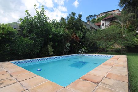 Casa à venda com 450m², 4 quartos e 4 vagasQuintal - Piscina 