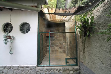 Casa à venda com 450m², 4 quartos e 4 vagasQuintal - Viveiro