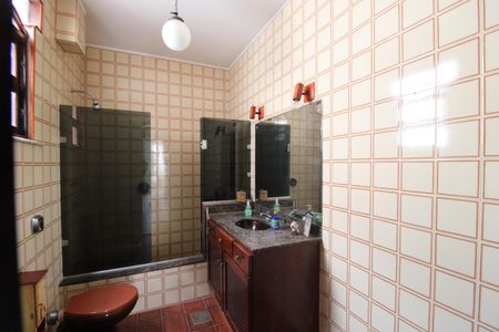 Casa à venda com 450m², 4 quartos e 4 vagasBanheiro da suíte 1