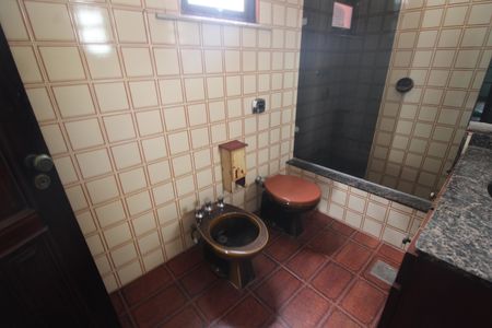 Casa à venda com 450m², 4 quartos e 4 vagasBanheiro da suíte 1