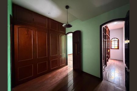 Casa à venda com 450m², 4 quartos e 4 vagasSuíte 1 - Closet