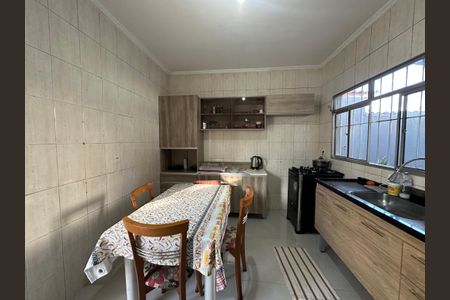 Casa à venda com 125m², 2 quartos e 2 vagas Casa à venda com 125m², 2 quartos e 2 vagasCozinha