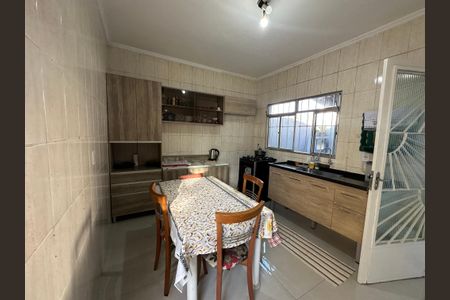 Casa à venda com 125m², 2 quartos e 2 vagas Casa à venda com 125m², 2 quartos e 2 vagasCozinha