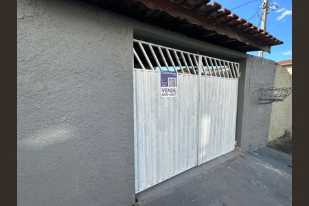 Casa à venda com 125m², 2 quartos e 2 vagas Casa à venda com 125m², 2 quartos e 2 vagasFachada