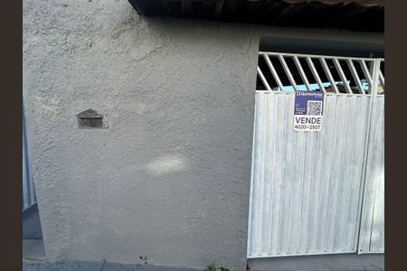 Casa à venda com 125m², 2 quartos e 2 vagas Casa à venda com 125m², 2 quartos e 2 vagasFachada