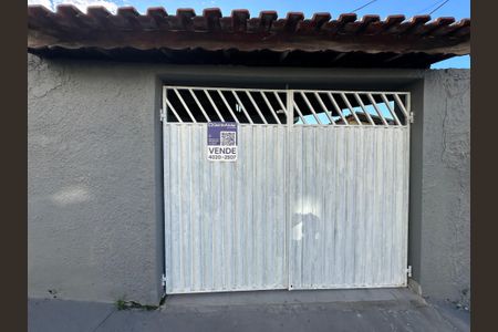 Casa à venda com 125m², 2 quartos e 2 vagas Casa à venda com 125m², 2 quartos e 2 vagasFachada