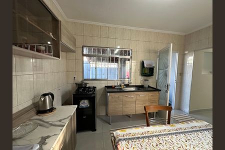 Casa à venda com 125m², 2 quartos e 2 vagas Casa à venda com 125m², 2 quartos e 2 vagasCozinha