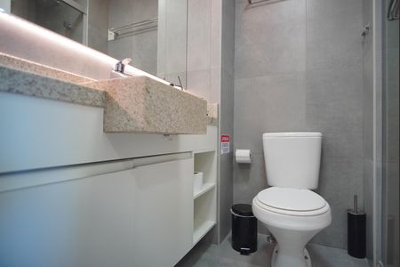 Banheiro de kitnet/studio para alugar com 1 quarto, 27m² em Mont’serrat, Porto Alegre