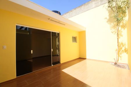 Casa para alugar com 118m², 2 quartos e 2 vagasQuintal
