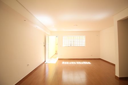 Casa para alugar com 118m², 2 quartos e 2 vagasSala