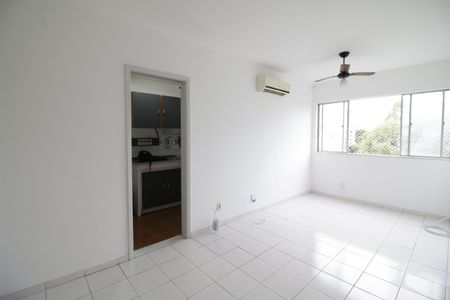 Sala de apartamento para alugar com 2 quartos, 50m² em Freguesia (jacarepaguá), Rio de Janeiro