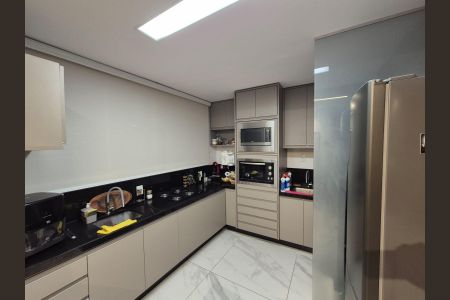 Apartamento à venda com 60m², 2 quartos e 2 vagasCozinha