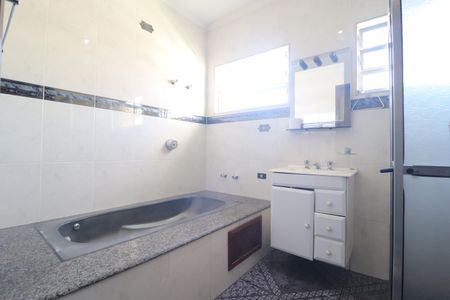 Casa para alugar com 139m², 5 quartos e 2 vagasBanheiro 1