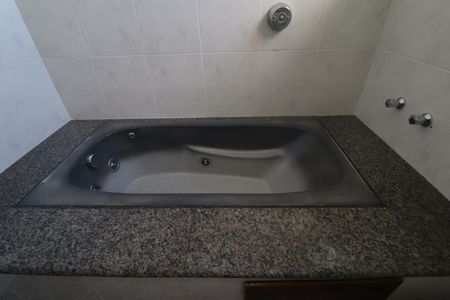 Casa para alugar com 139m², 5 quartos e 2 vagasBanheiro 1