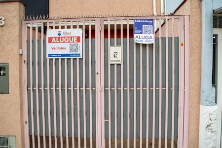 Casa para alugar com 100m², 2 quartos e 2 vagasPlaquinha FRAY-529 instalada em 13-04-2026