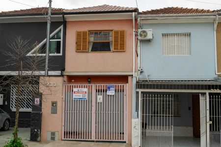 Casa para alugar com 100m², 2 quartos e 2 vagasFachada