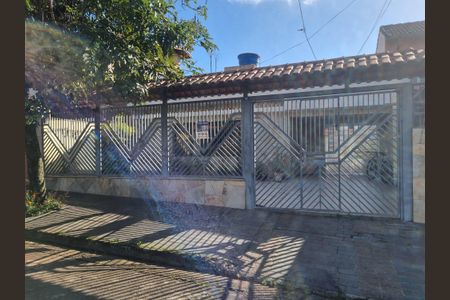 Casa à venda com 250m², 3 quartos e 3 vagasFachada