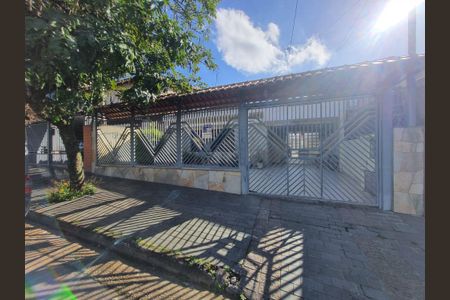 Casa à venda com 250m², 3 quartos e 3 vagasFachada