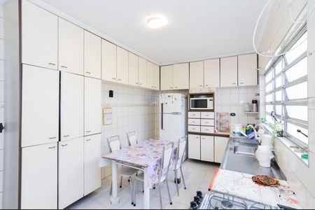 Casa à venda com 250m², 3 quartos e 3 vagasCozinha