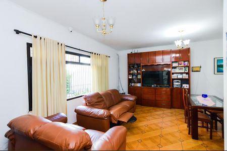 Casa à venda com 250m², 3 quartos e 3 vagasSala
