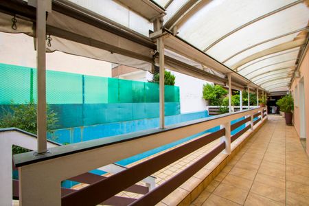 Casa à venda com 400m², 3 quartos e 5 vagas Casa à venda com 400m², 3 quartos e 5 vagasCorredor externo