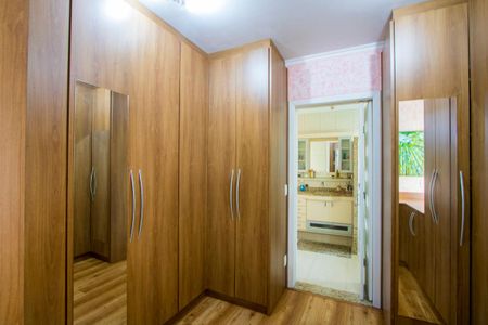 Casa à venda com 400m², 3 quartos e 5 vagas Casa à venda com 400m², 3 quartos e 5 vagasCloset do quarto 1