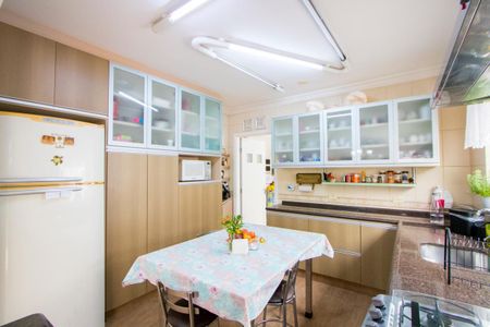 Casa à venda com 400m², 3 quartos e 5 vagas Casa à venda com 400m², 3 quartos e 5 vagasCozinha