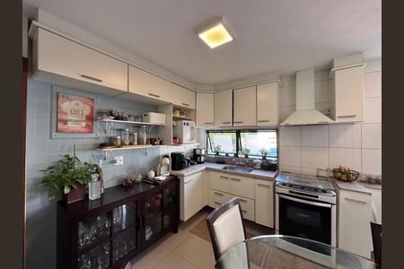 Apartamento à venda com 112m², 2 quartos e 2 vagas Apartamento à venda com 112m², 2 quartos e 2 vagasCozinha e Área de Serviço