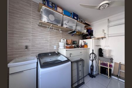 Apartamento à venda com 112m², 2 quartos e 2 vagas Apartamento à venda com 112m², 2 quartos e 2 vagasCozinha e Área de Serviço