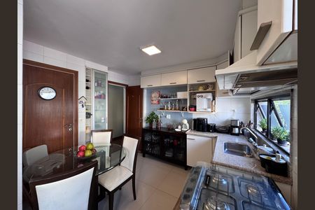 Apartamento à venda com 112m², 2 quartos e 2 vagas Apartamento à venda com 112m², 2 quartos e 2 vagasCozinha e Área de Serviço