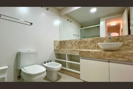 Apartamento para alugar com 60m², 2 quartos e 2 vagas Apartamento para alugar com 60m², 2 quartos e 2 vagasBanheiro social