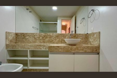 Apartamento para alugar com 60m², 2 quartos e 2 vagas Apartamento para alugar com 60m², 2 quartos e 2 vagasBanheiro social