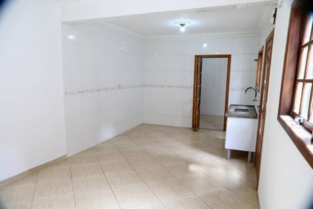Casa para alugar com 200m², 3 quartos e 3 vagasCozinha 