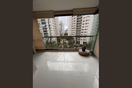 Apartamento à venda com 79m², 2 quartos e 1 vagaVaranda