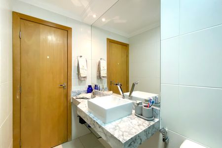 Apartamento à venda com 96m², 3 quartos e 2 vagas Apartamento à venda com 96m², 3 quartos e 2 vagasBanheiro