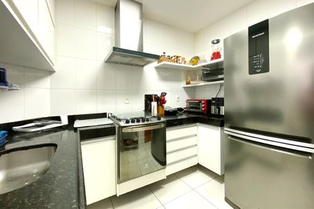 Apartamento à venda com 96m², 3 quartos e 2 vagas Apartamento à venda com 96m², 3 quartos e 2 vagasCozinha