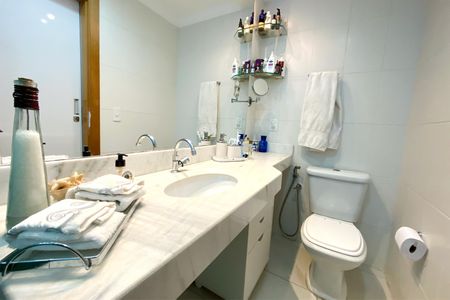 Apartamento à venda com 96m², 3 quartos e 2 vagas Apartamento à venda com 96m², 3 quartos e 2 vagasBanheiro da Suíte 1