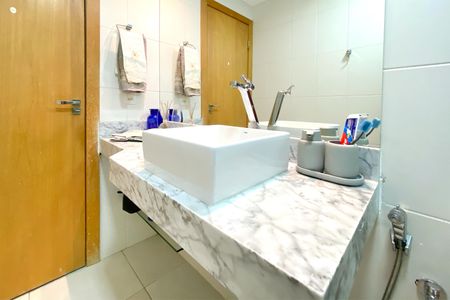 Apartamento à venda com 96m², 3 quartos e 2 vagas Apartamento à venda com 96m², 3 quartos e 2 vagasBanheiro