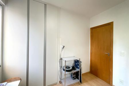 Apartamento à venda com 96m², 3 quartos e 2 vagas Apartamento à venda com 96m², 3 quartos e 2 vagasQuarto 2