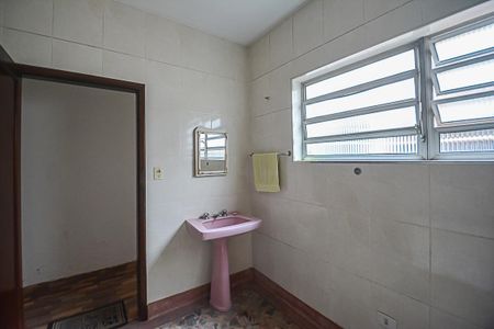 Casa à venda com 195m², 4 quartos e 2 vagas Casa à venda com 195m², 4 quartos e 2 vagasBanheiro