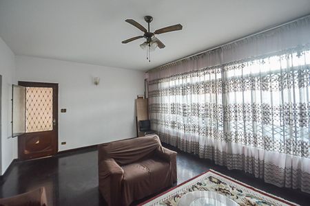 Casa à venda com 195m², 4 quartos e 2 vagas Casa à venda com 195m², 4 quartos e 2 vagasSala