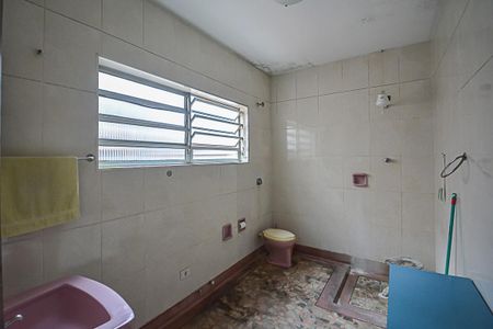Casa à venda com 195m², 4 quartos e 2 vagas Casa à venda com 195m², 4 quartos e 2 vagasBanheiro