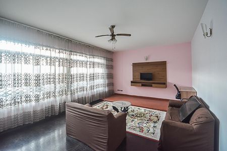 Casa à venda com 195m², 4 quartos e 2 vagas Casa à venda com 195m², 4 quartos e 2 vagasSala