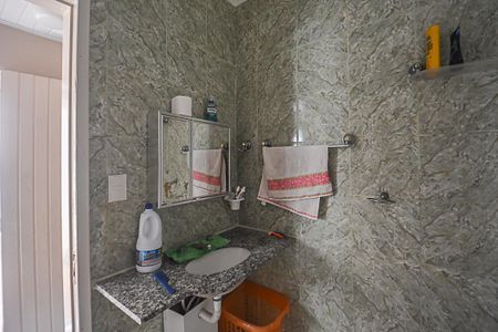 Casa à venda com 195m², 4 quartos e 2 vagas Casa à venda com 195m², 4 quartos e 2 vagasEdícula