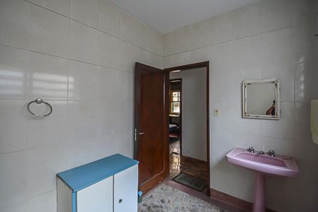 Casa à venda com 195m², 4 quartos e 2 vagas Casa à venda com 195m², 4 quartos e 2 vagasBanheiro