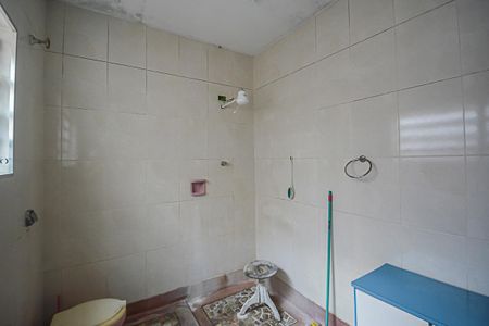 Casa à venda com 195m², 4 quartos e 2 vagas Casa à venda com 195m², 4 quartos e 2 vagasBanheiro