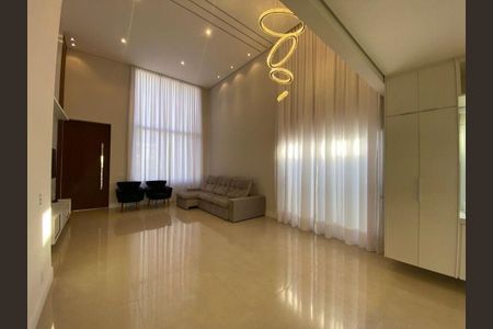 Casa à venda com 215m², 3 quartos e 4 vagas