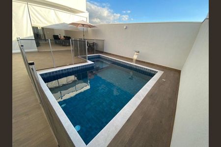 Casa à venda com 215m², 3 quartos e 4 vagas