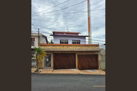 Casa para alugar com 150m², 5 quartos e 2 vagas Casa para alugar com 150m², 5 quartos e 2 vagasFachada