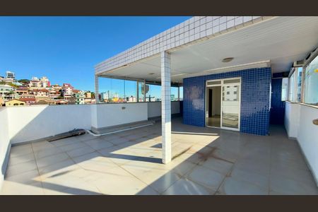 Apartamento à venda com 115m², 2 quartos e 2 vagas Apartamento à venda com 115m², 2 quartos e 2 vagasCobertura